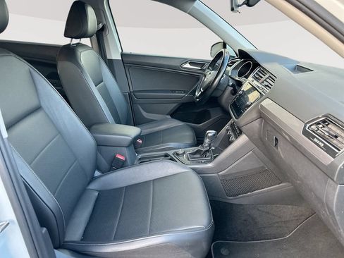 Used 2018 Volkswagen Tiguan SE AWD/4WD image 27