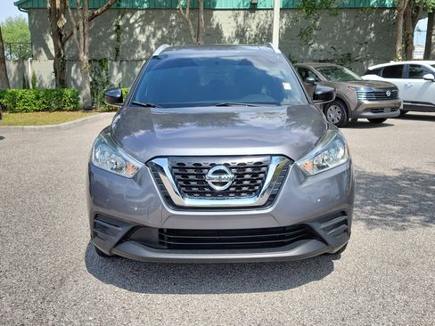 Used 2019 Nissan Kicks S FWD image 2