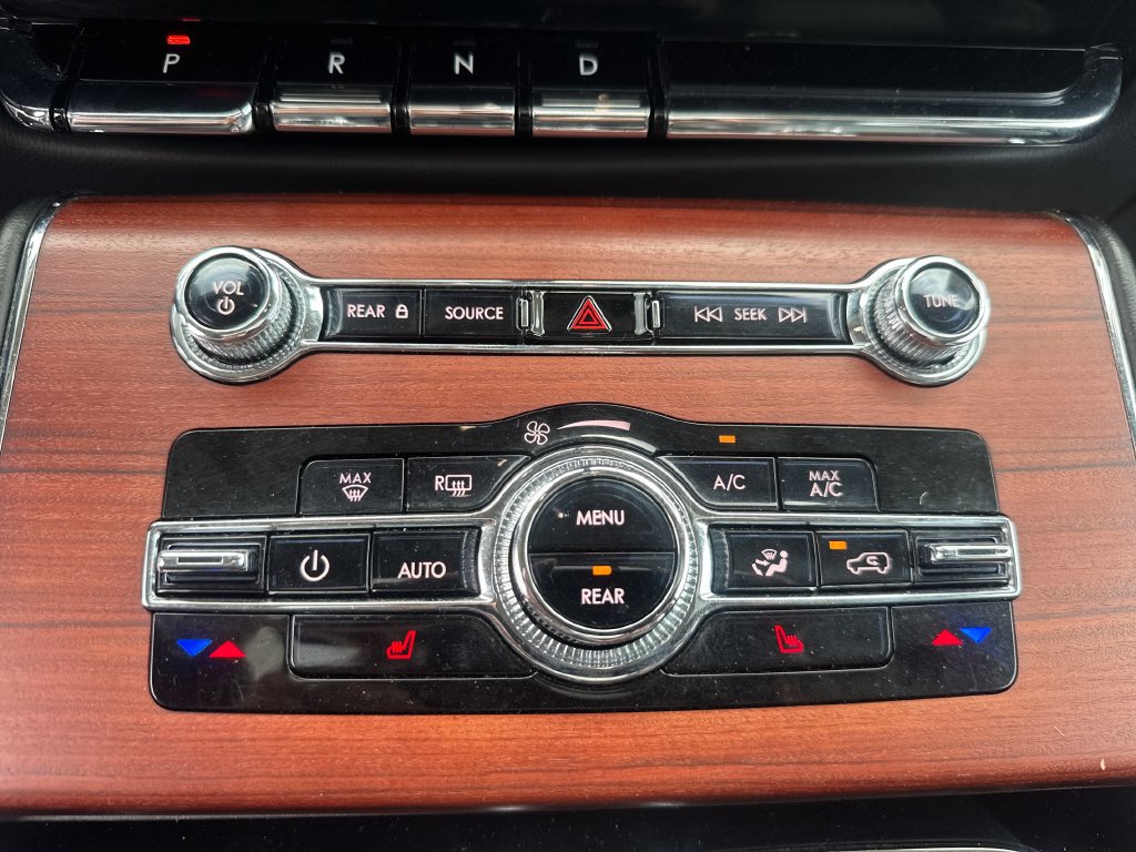 Used 2023 Lincoln Aviator Reserve AWD/4WD image 25