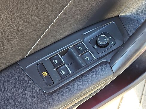 Certified 2023 Volkswagen Tiguan SE R-Line image 13