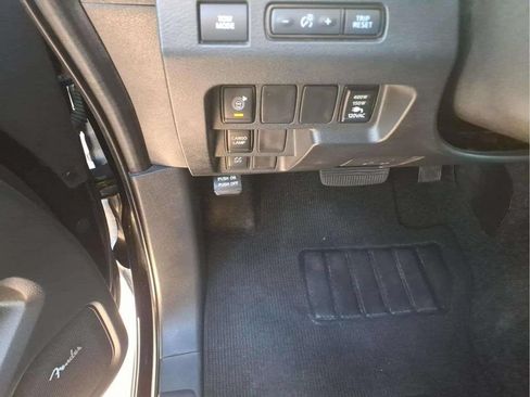 Used 2022 Nissan Frontier SV w/ SV Premium Package RWD image 13