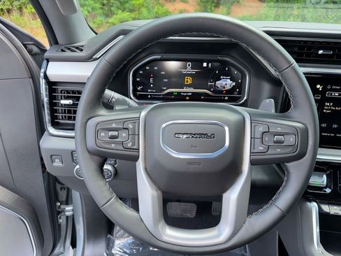 Used 2025 GMC Sierra 1500 Denali w/ Technology Package AWD/4WD image 16
