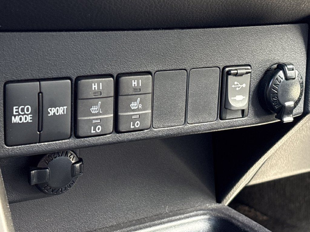Used 2014 Toyota RAV4 Limited w/ Technology Package AWD/4WD image 22