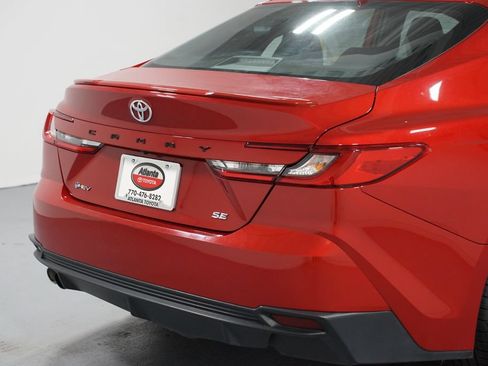 Used 2025 Toyota Camry SE FWD image 9