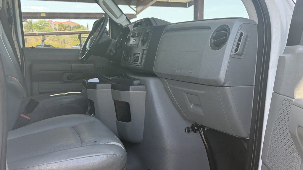 Used 2010 Ford E-350 and Econoline 350 Super Duty RWD image 9