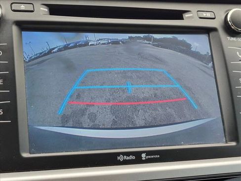 Used 2015 Toyota Highlander XLE FWD image 10