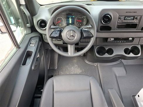Used 2025 Mercedes-Benz Sprinter 2500 image 11