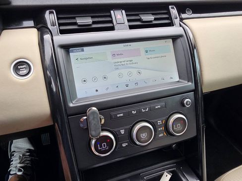 Used 2018 Land Rover Discovery SE AWD/4WD image 18