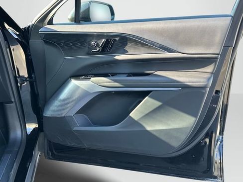 Used 2025 Cadillac Lyriq Luxury image 23