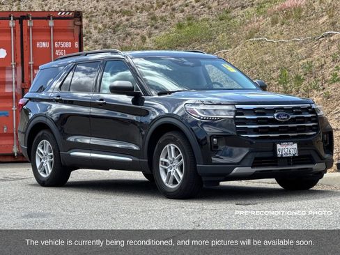 Used 2025 Ford Explorer Active w/ Active Comfort Package RWD image 9