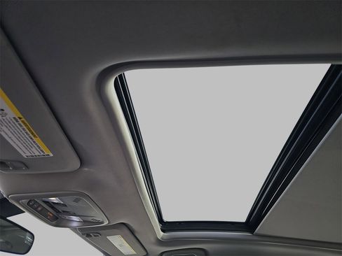 Used 2022 Chevrolet Malibu LT image 29