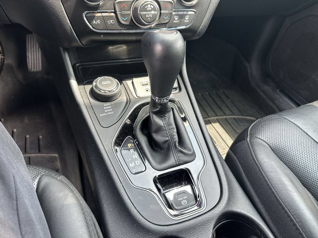 Used 2019 Jeep Cherokee Limited AWD/4WD image 24