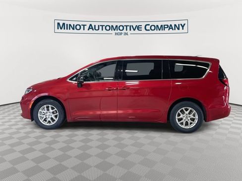 Certified 2025 Chrysler Pacifica Select FWD image 5