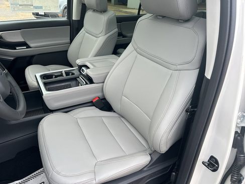 New 2025 Ford Expedition Active image 23