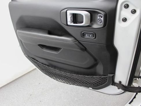 Used 2021 Jeep Gladiator Rubicon AWD/4WD image 18