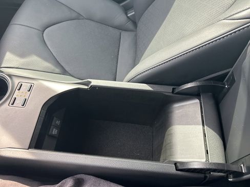 Used 2024 Toyota Camry XSE w/ Navigation Package image 34