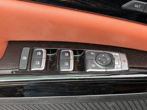 Certified 2024 Kia Carnival SX FWD image 9