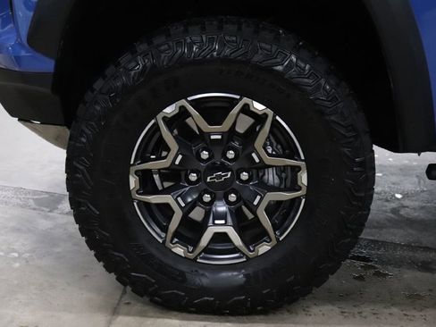 Used 2025 Chevrolet Colorado ZR2 w/ Technology Package AWD/4WD image 37
