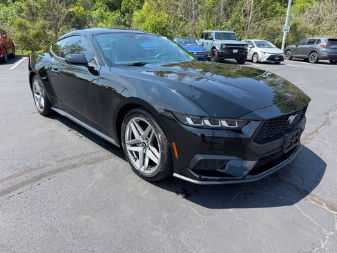 Used 2024 Ford Mustang Coupe RWD image 4