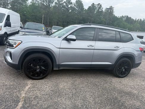 Used 2024 Volkswagen Atlas SE FWD image 4