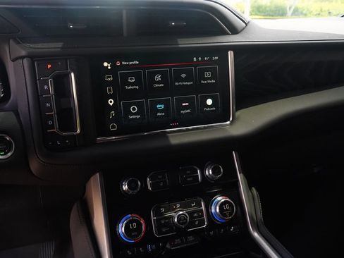 Used 2024 GMC Yukon Denali w/ Advanced Technology Package AWD/4WD image 26