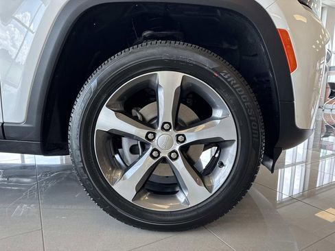 New 2026 Jeep Grand Cherokee Limited RWD image 17