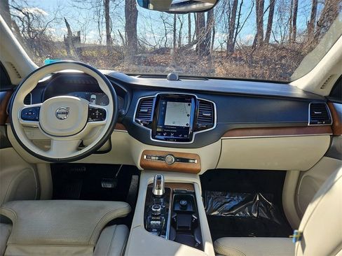 Used 2017 Volvo XC90 T8 Inscription w/ Luxury Package image 12