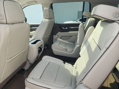 Used 2022 GMC Yukon XL Denali RWD image 24