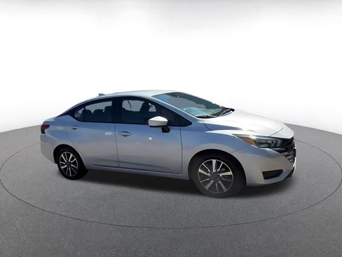 Used 2025 Nissan Versa SV FWD image 2