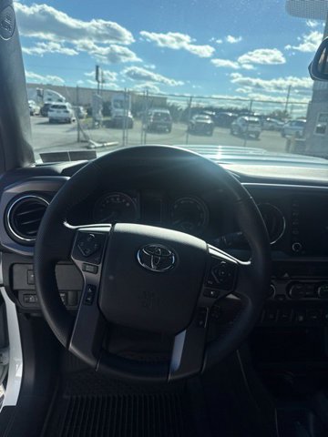 Used 2023 Toyota Tacoma TRD Sport w/ Technology Package AWD/4WD image 18