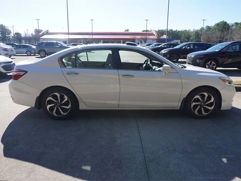 Used 2017 Honda Accord EX-L image 24