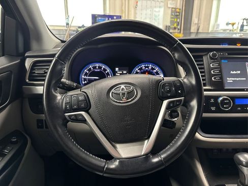 Used 2018 Toyota Highlander XLE image 23