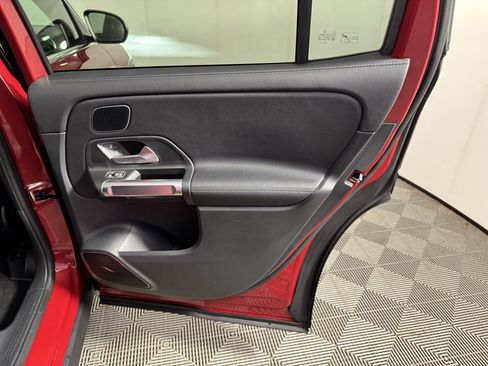 Certified 2025 Mercedes-Benz GLB 250 4MATIC image 18