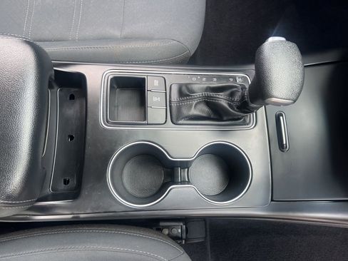 Used 2019 Kia Sorento LX image 23