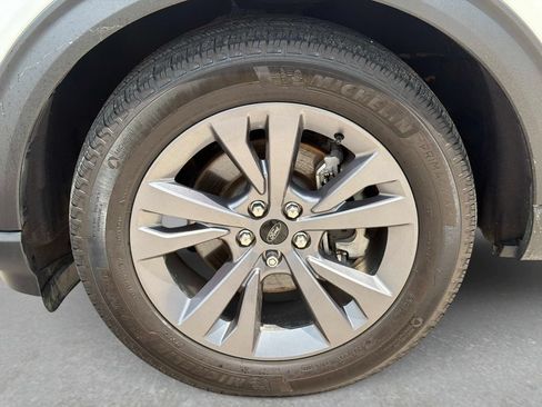 Used 2024 Ford Explorer XLT w/ Equipment Group 202A AWD/4WD image 12
