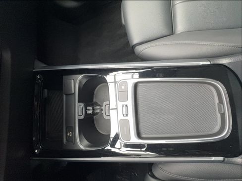 Used 2025 Mercedes-Benz GLB 250 4MATIC image 41
