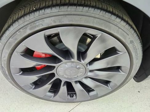 Used 2025 Tesla Model Y Performance image 59