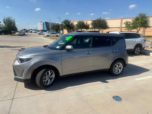 Used 2025 Kia Soul LX w/ LX Technology Package FWD image 6
