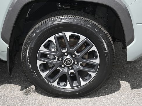 Used 2024 Toyota Tundra Limited AWD/4WD image 22