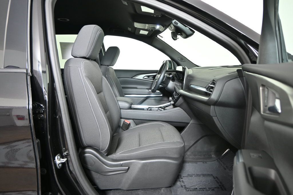 Used 2024 Chevrolet Traverse LT w/ Enhanced Driving Package AWD/4WD image 13