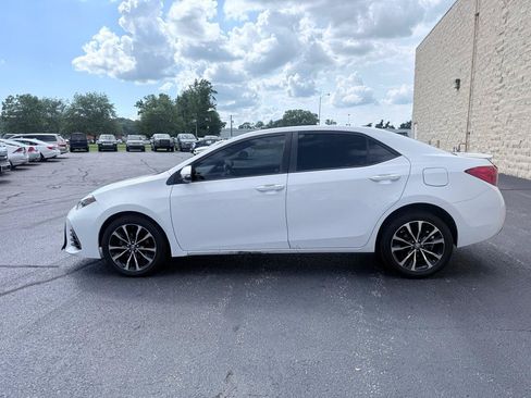 Used 2017 Toyota Corolla SE w/ SE Premium Package FWD image 2