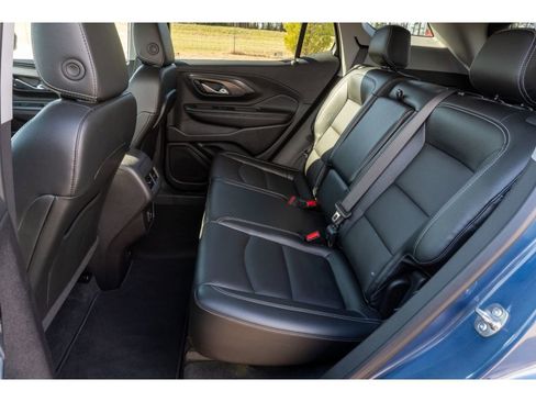 Used 2024 GMC Terrain SLT image 13