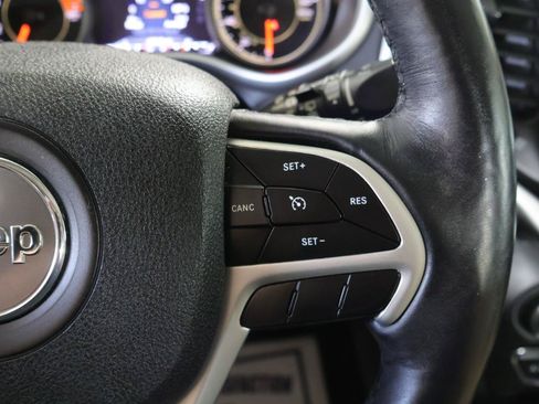 Used 2018 Jeep Cherokee Limited AWD/4WD image 40