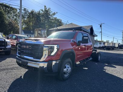 New 2025 GMC Sierra 3500 Pro w/ Convenience Package