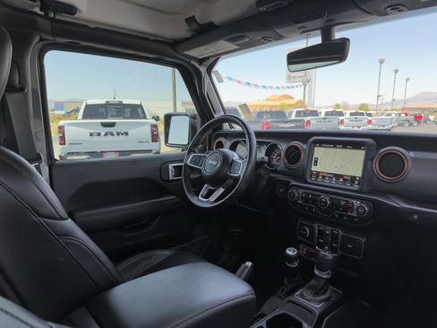 Used 2022 Jeep Gladiator Mojave w/ LED Lighting Group AWD/4WD image 9