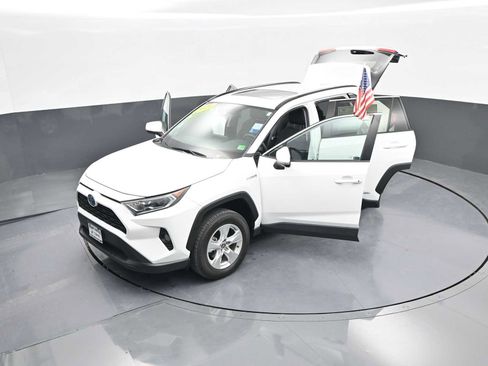 Used 2021 Toyota RAV4 XLE w/ Convenience Package image 44