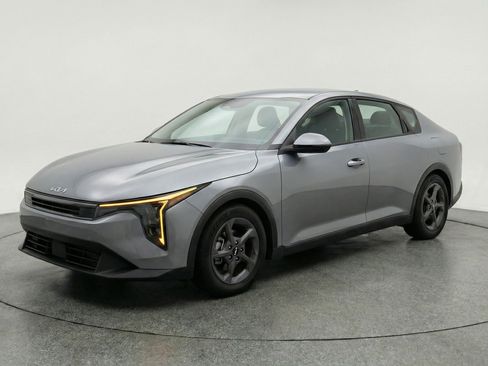 Used 2025 Kia K4 LXS image 3