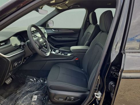 New 2025 Jeep Grand Cherokee L Laredo RWD image 10