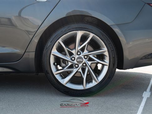 Used 2022 Genesis G70 2.0T image 8