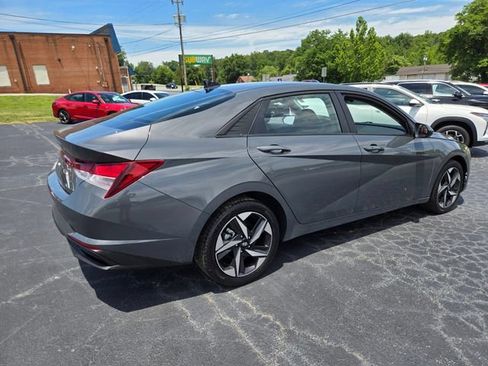 Used 2023 Hyundai Elantra SEL w/ Convenience Package FWD image 8
